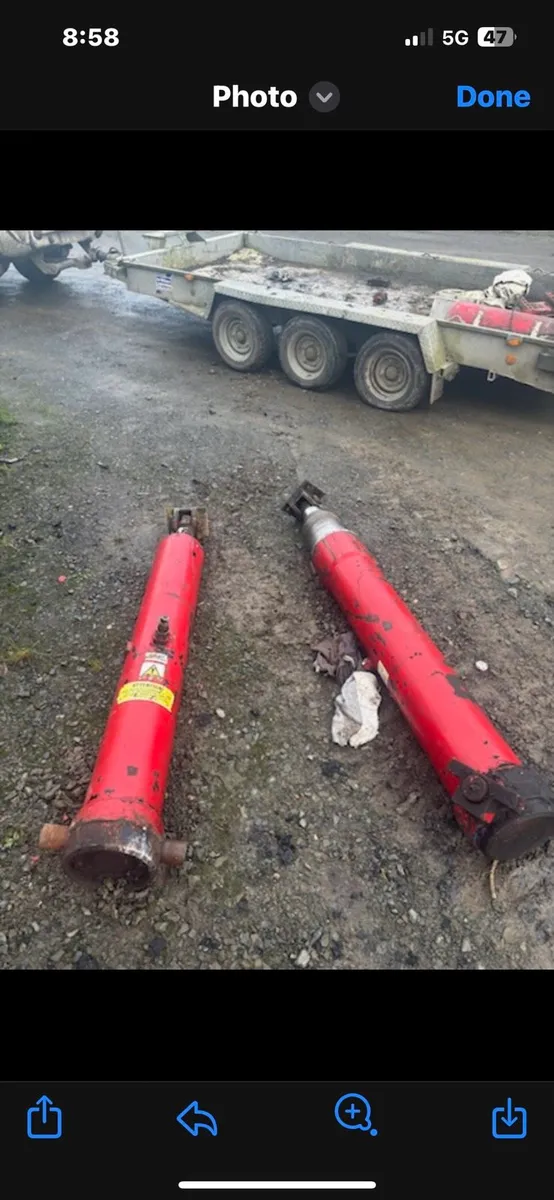 2 hydraulic rams for fruehauf bulk tipper - Image 1