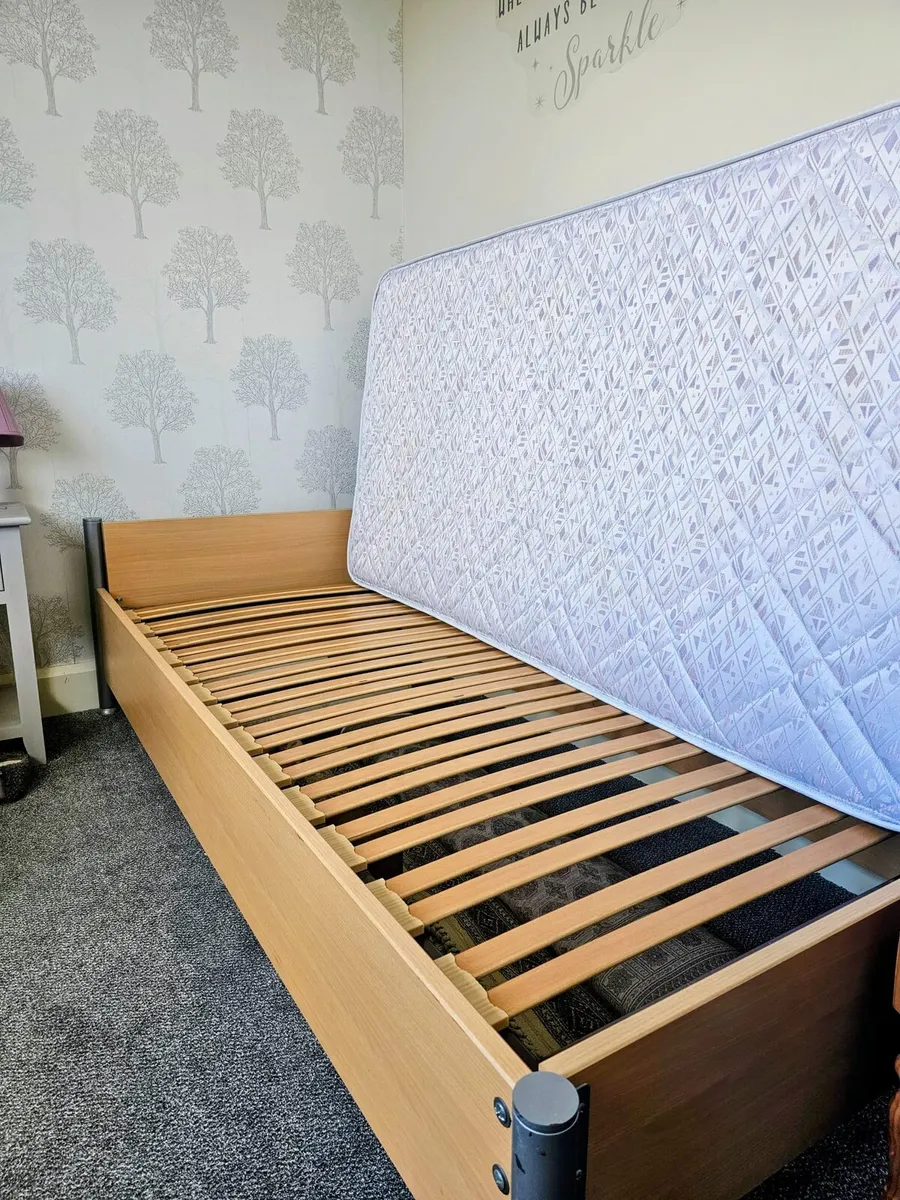 Single bed - Image 2