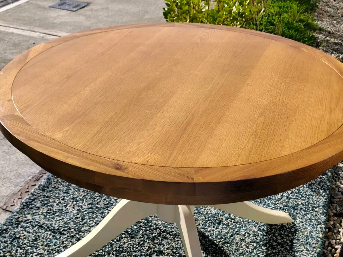 Ex Display 120cm Round Oak Dining table, Like New - Image 4