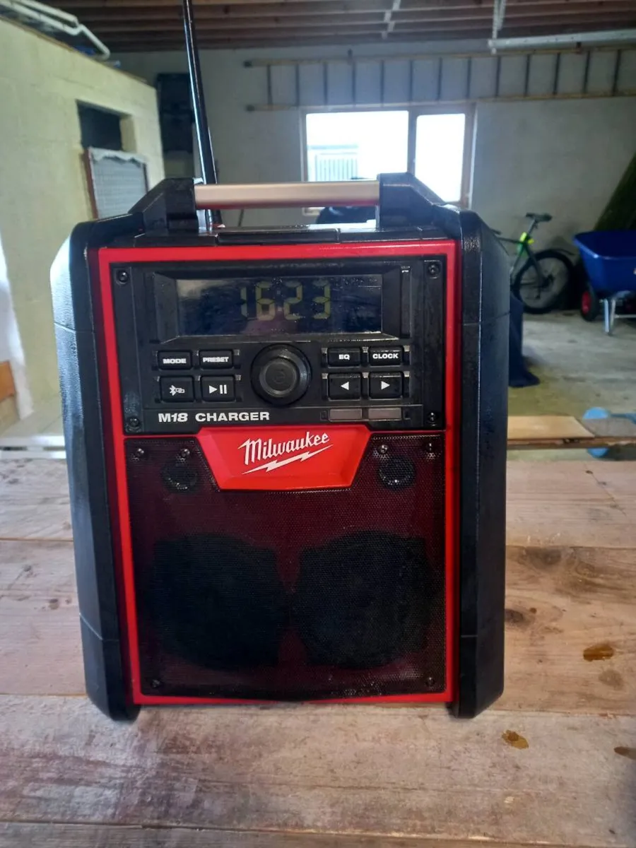 Milwaukee m18 charger Bluetooth - Image 1