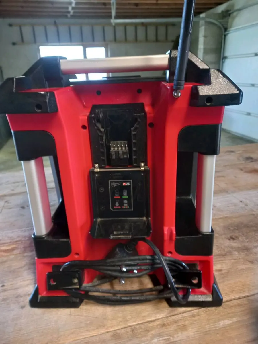 Milwaukee m18 charger Bluetooth - Image 3