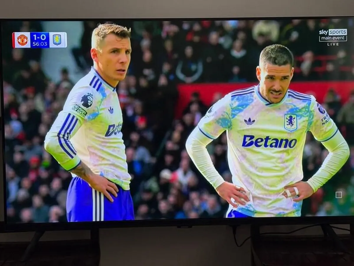 Samsung 50" Crystal UHD 4K Smart TV (UE50CU7020K) - Image 1