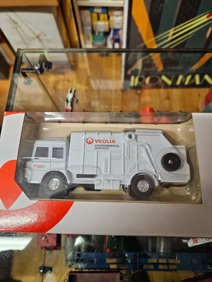 Corgi Veolia Bin Lorry - Image 1