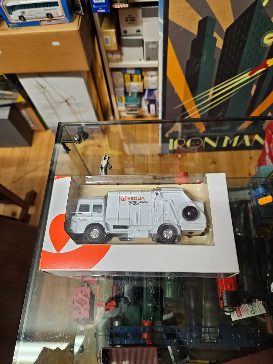Corgi Veolia Bin Lorry - Image 2