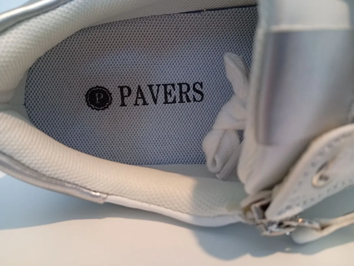 Womens Runners, Size 5, Pavers - Image 2