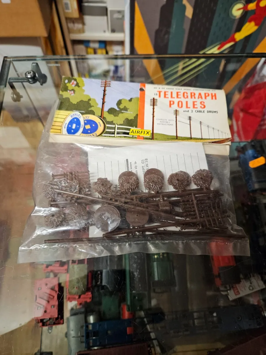 Hornby Airfix OO Gauge Telegraph Poles - Image 1