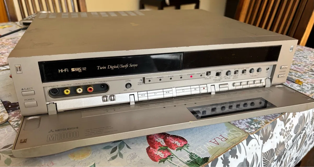 Mitsubishi M 1000 SVHS/vhs recorder (repairs) - Image 2