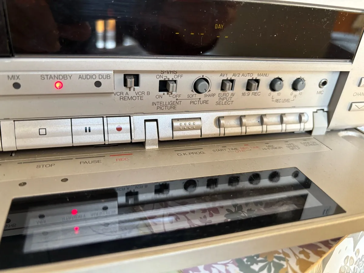 Mitsubishi M 1000 SVHS/vhs recorder (repairs) - Image 3