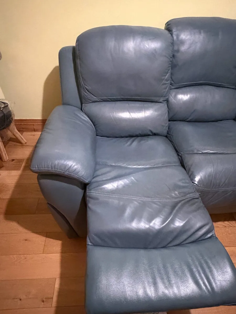 3 seater leather recliner - Image 4