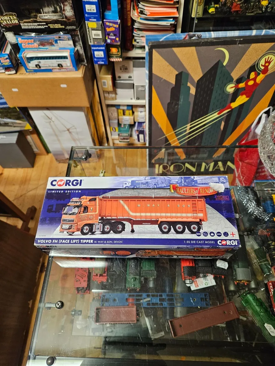 Corgi Volvo Tractor Unit and Bulk Tipper Trailer 1 - Image 3