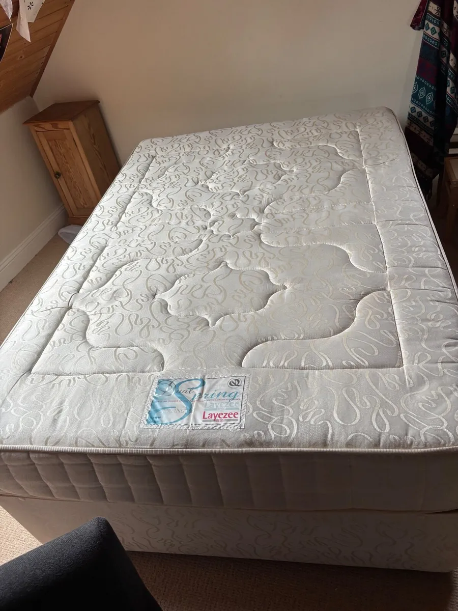 Double bed and base with drawers - Image 1