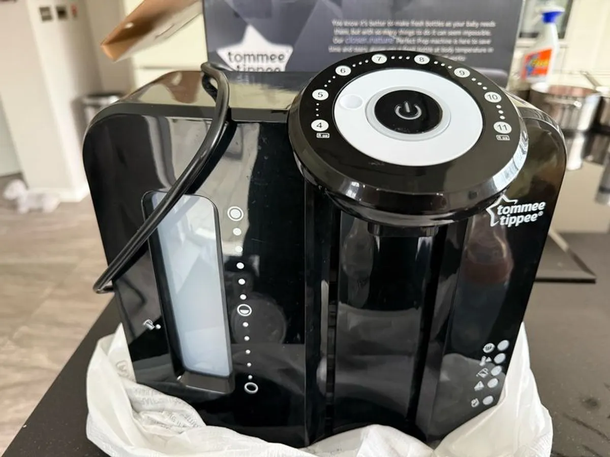 Tommee Tippee Perfect Prep Formula Feed Maker, Instant Baby Bottle Maker with Antibacterial Filter - Image 1