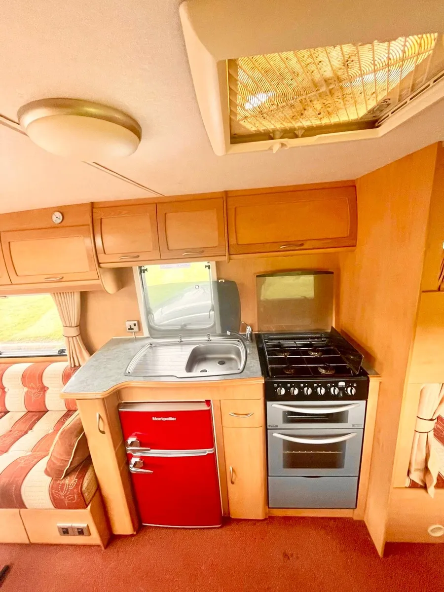 Lunar lexon – 6 Berth – Excellent Family Layout - Image 4