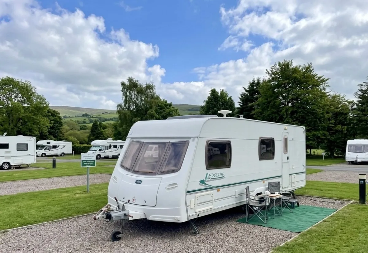 Lunar lexon – 6 Berth – Excellent Family Layout - Image 2