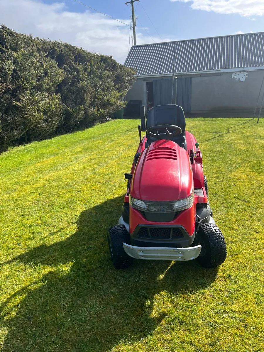 Honda 2417 Ride On Lawnmower - Image 1