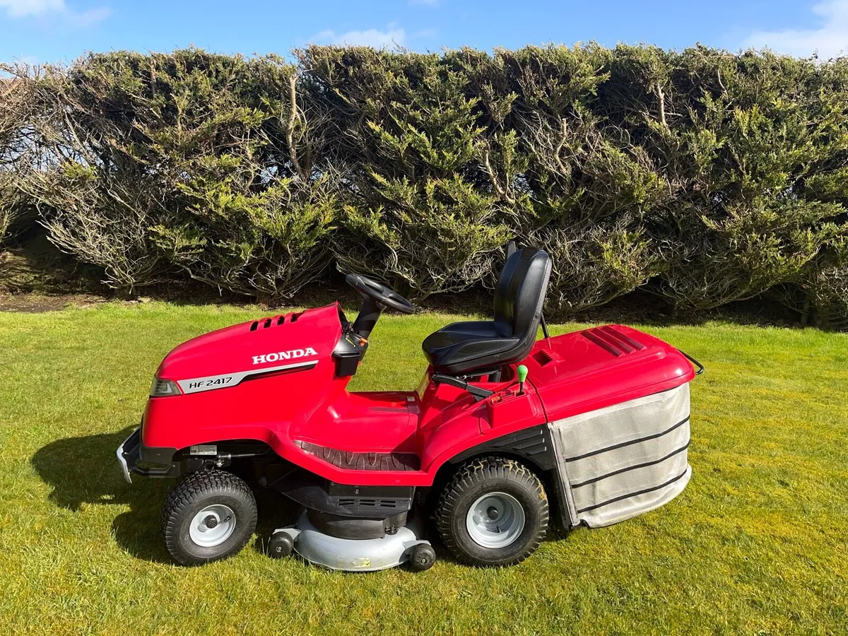 Honda 2417 Ride On Lawnmower - Image 2