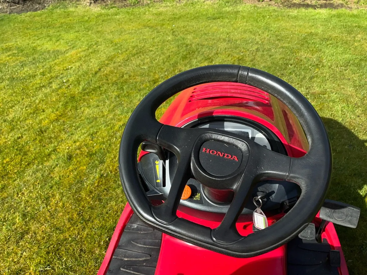 Honda 2417 Ride On Lawnmower - Image 4