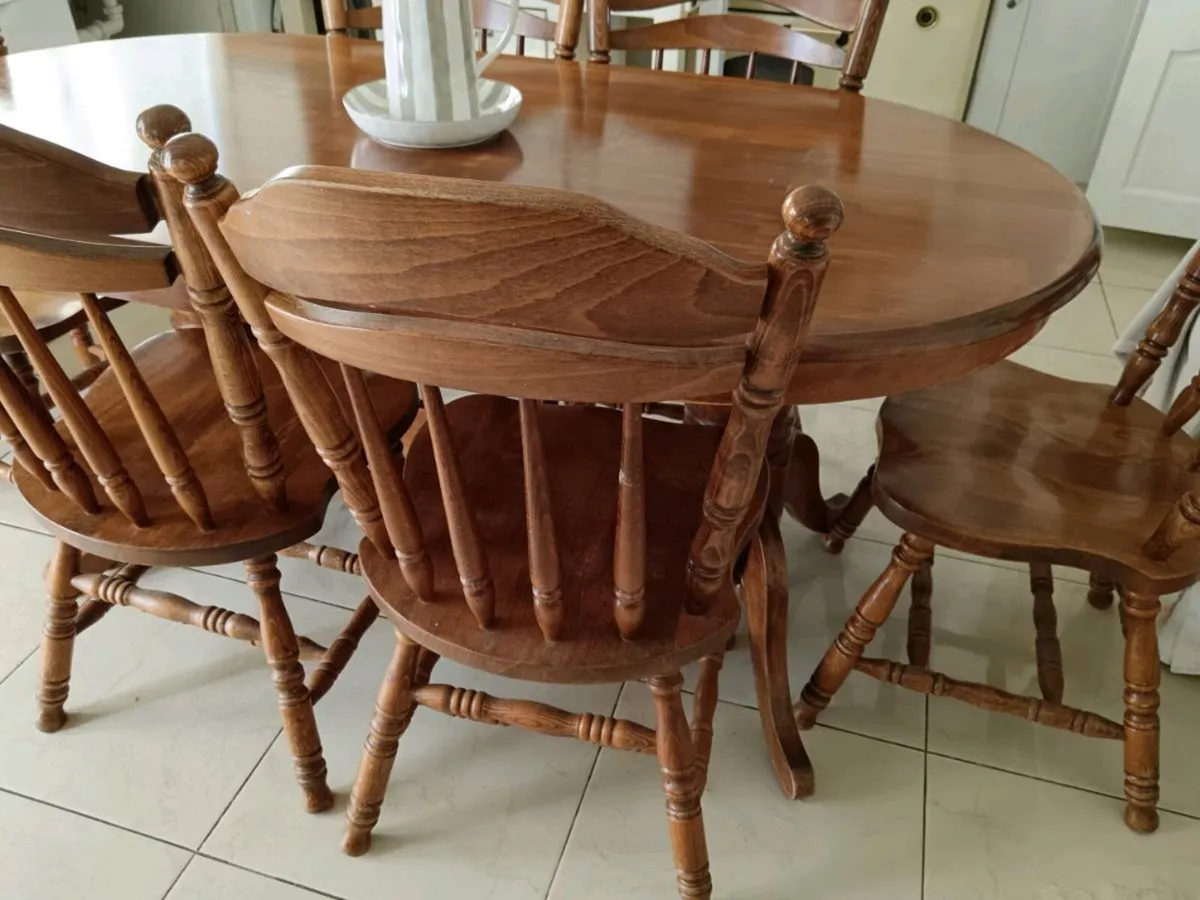Table and chairs - Image 2