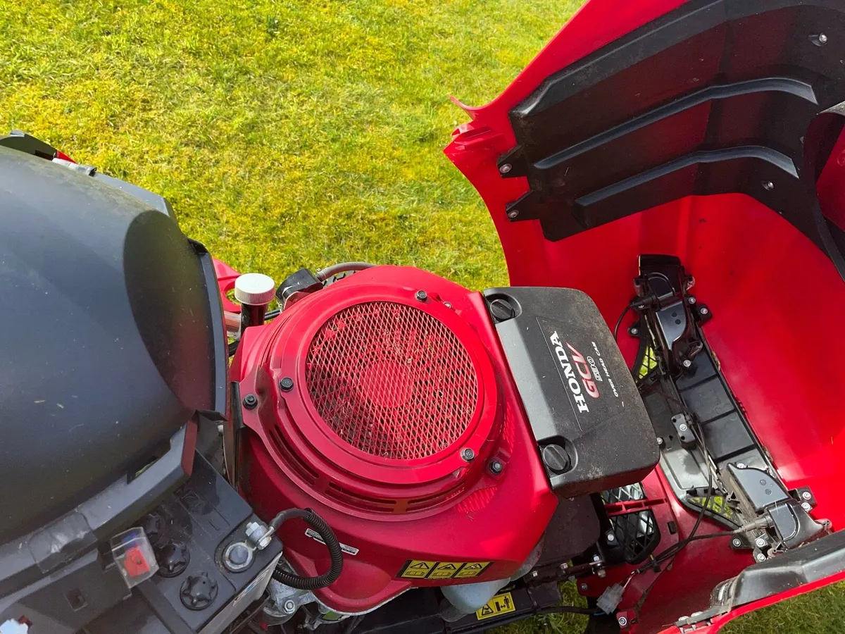 Honda 2417 Ride On Lawnmower - Image 4