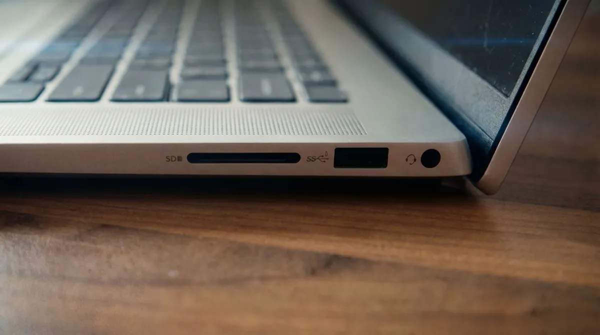 Dell Inspiron 16 5620 Laptop – Intel Core i7 / 16G - Image 4