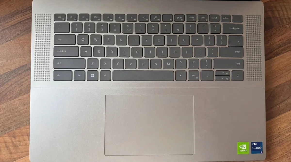 Dell Inspiron 16 5620 Laptop – Intel Core i7 / 16G - Image 3