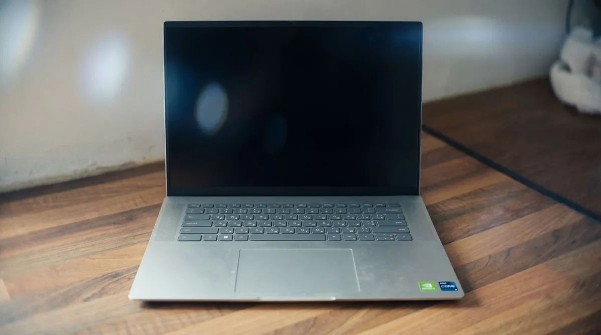 Dell Inspiron 16 5620 Laptop – Intel Core i7 / 16G - Image 1