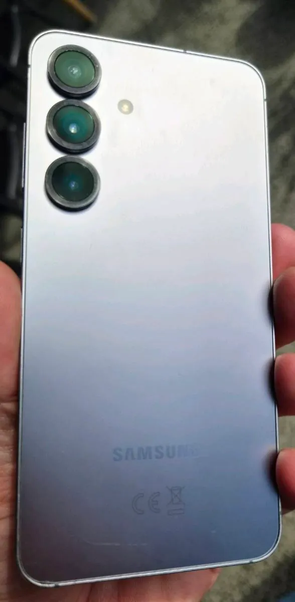 Samsung galaxy S25 256GB unlocked - Image 2