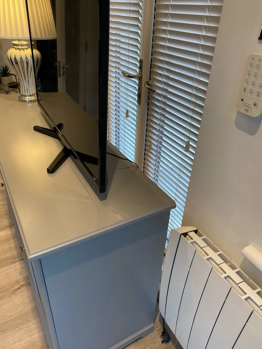 Stylish living room unit - Image 2