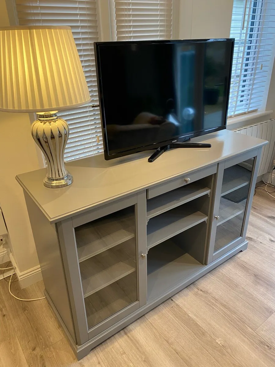 Stylish living room unit - Image 4