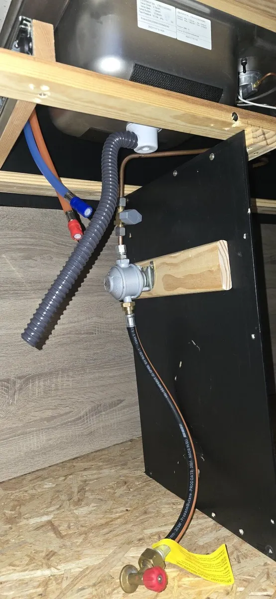 Campervan hob and sink - Image 3