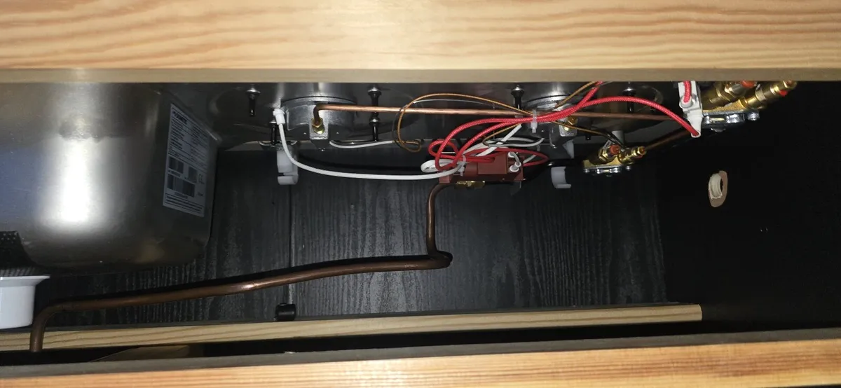 Campervan hob and sink - Image 2