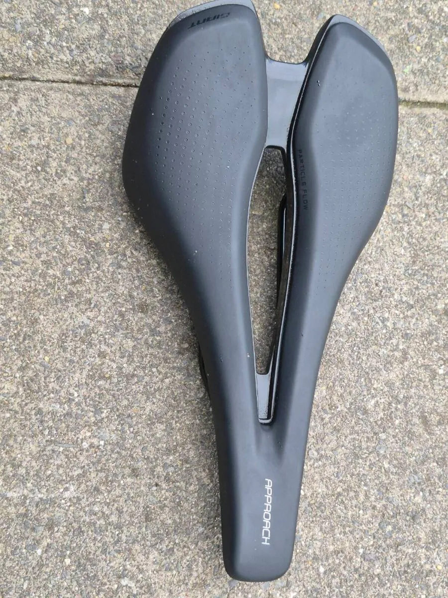 Giant approach saddle 140mm - Image 1
