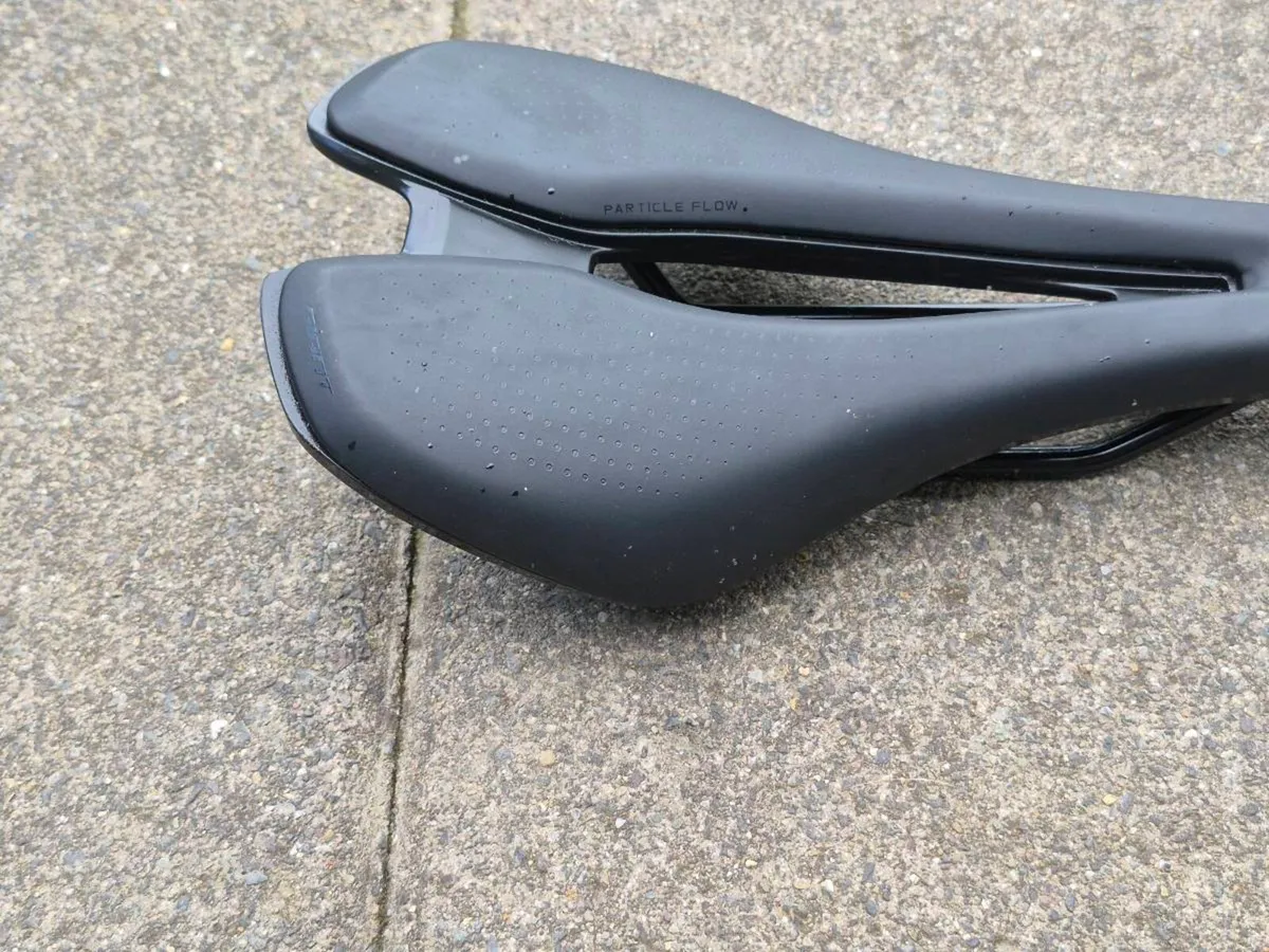 Giant approach saddle 140mm - Image 2
