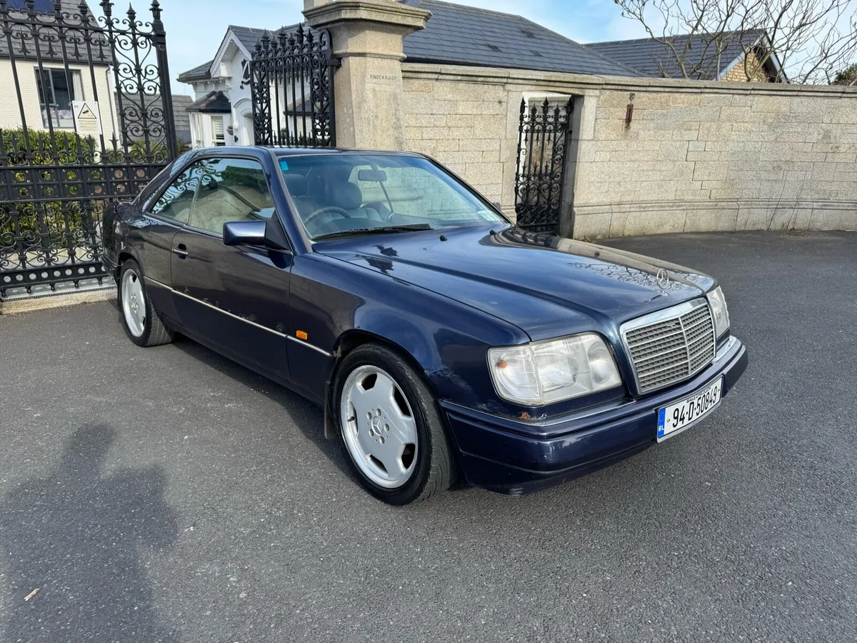 Mercedes Benz E220 Coupé - Image 2