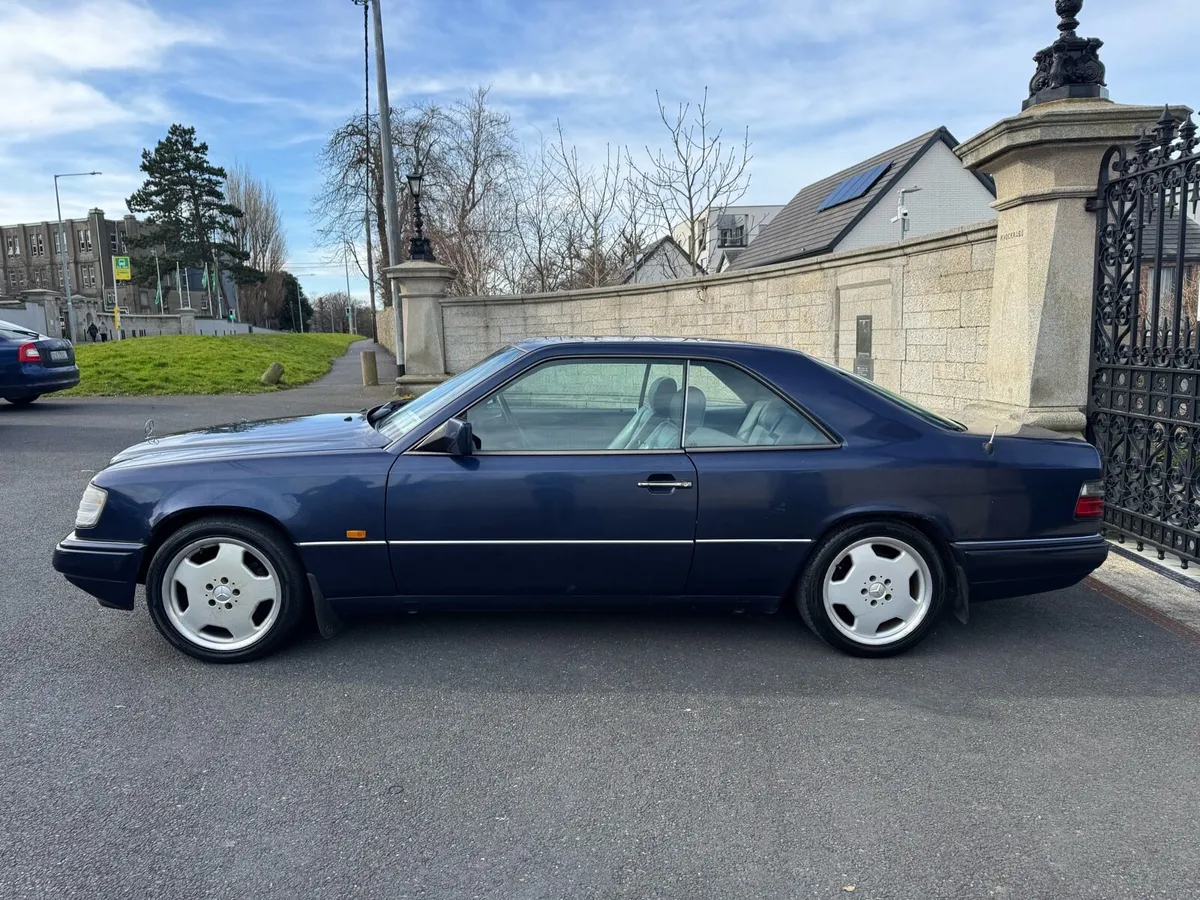 Mercedes Benz E220 Coupé - Image 4