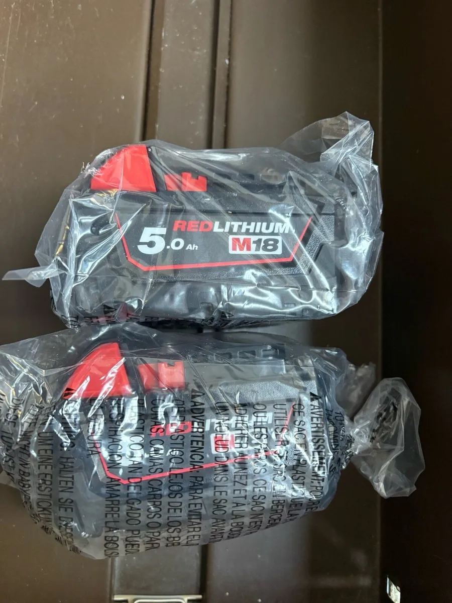 Milwaukee m18b5 5ah battery - Image 2