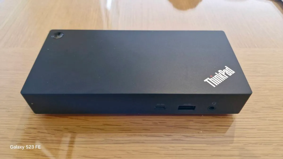Lenovo docking station - Image 1