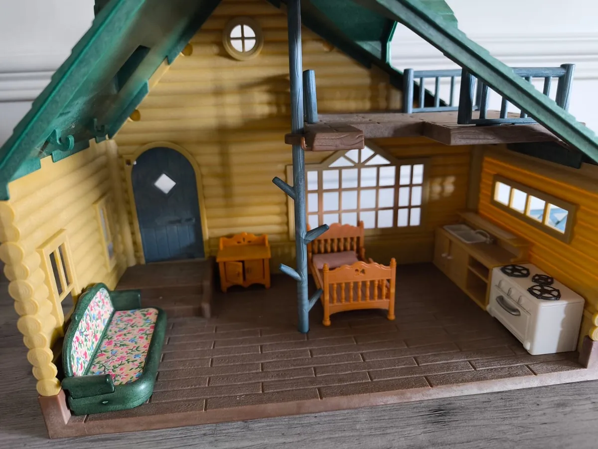 Sylvanian family log cabin - Image 3