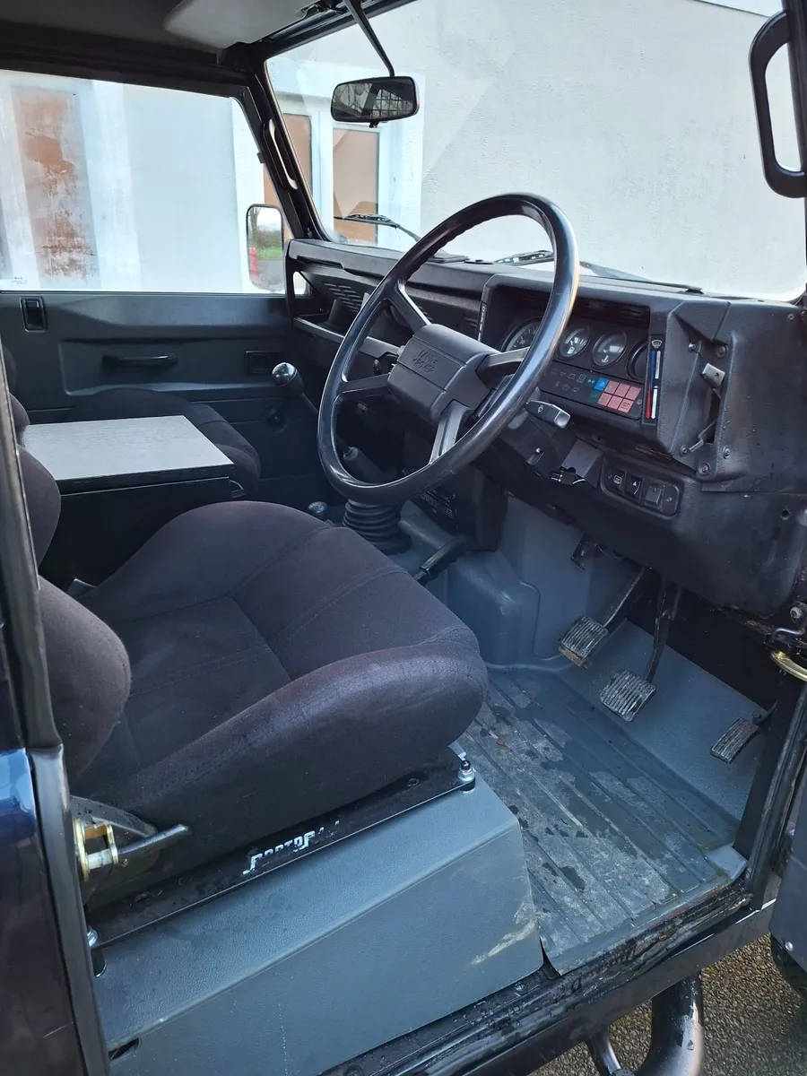 Land Rover Defender 1992 - Image 2
