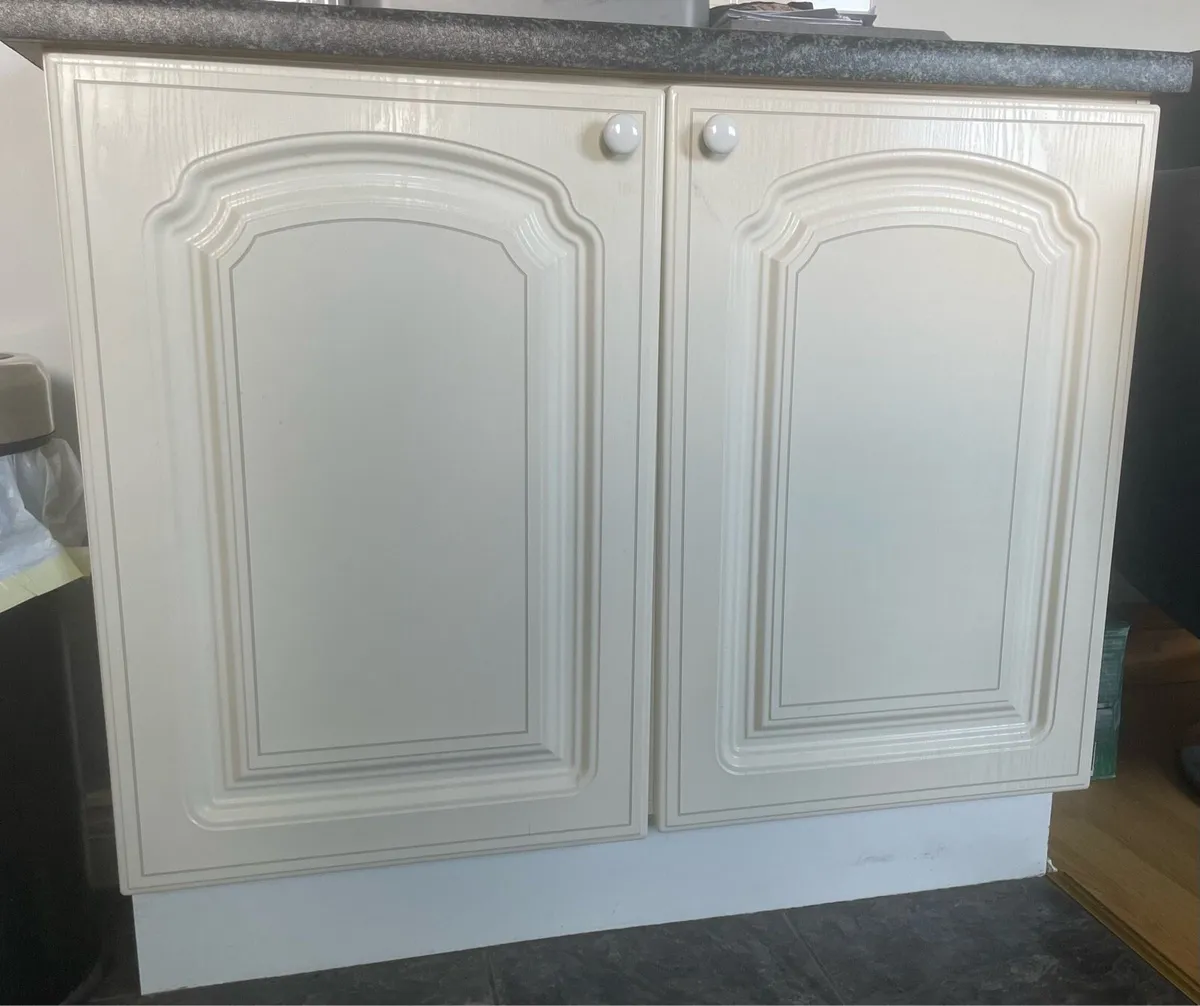 Kitchen units - Image 3