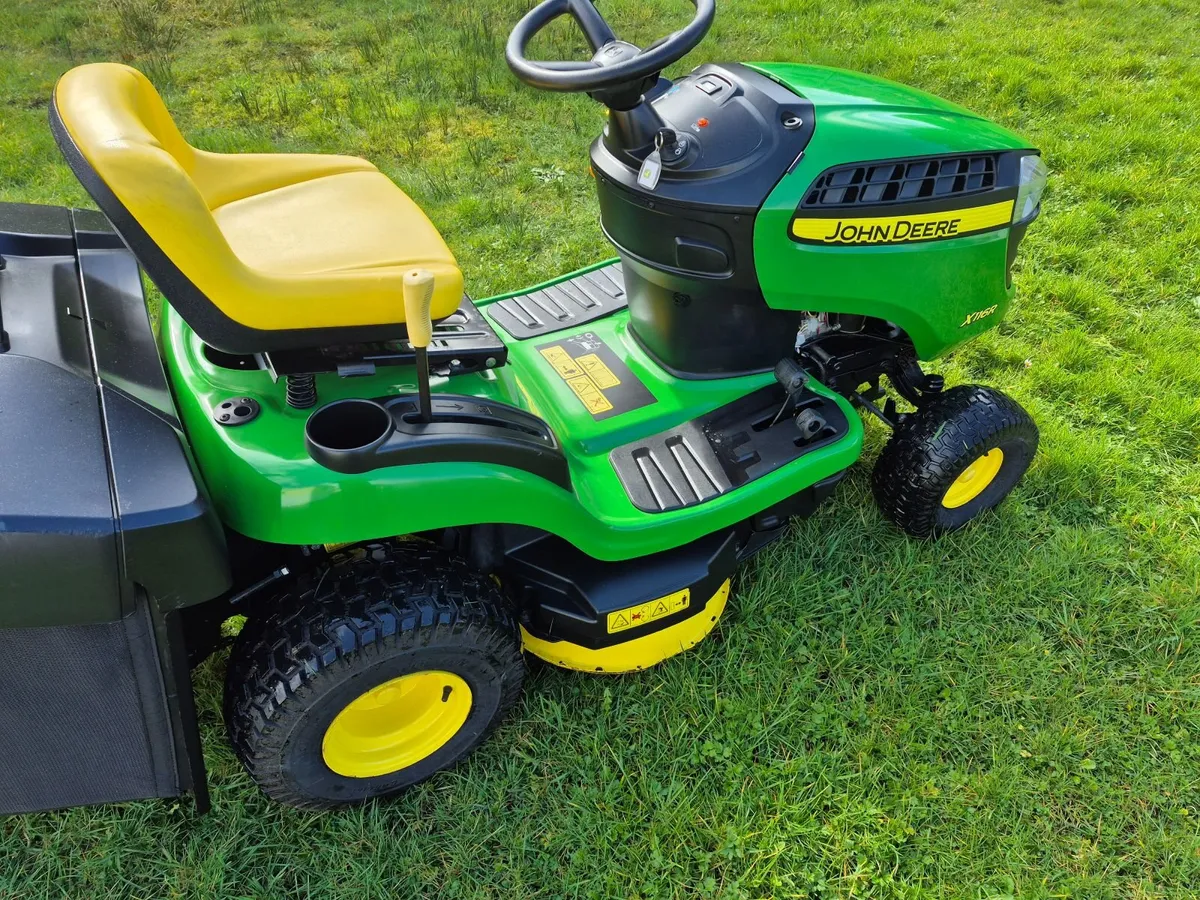 John deere Ride on lawnmower - Image 1