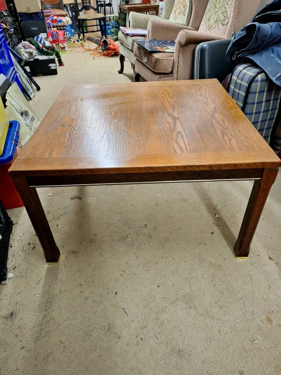 Square oak coffee table - Image 1