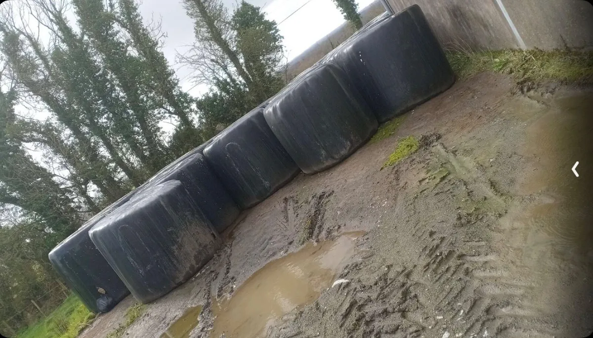 Sillage  bales - Image 1