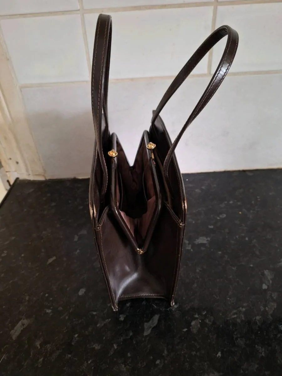 Genuine vintage Beverly leather handbag - Image 4
