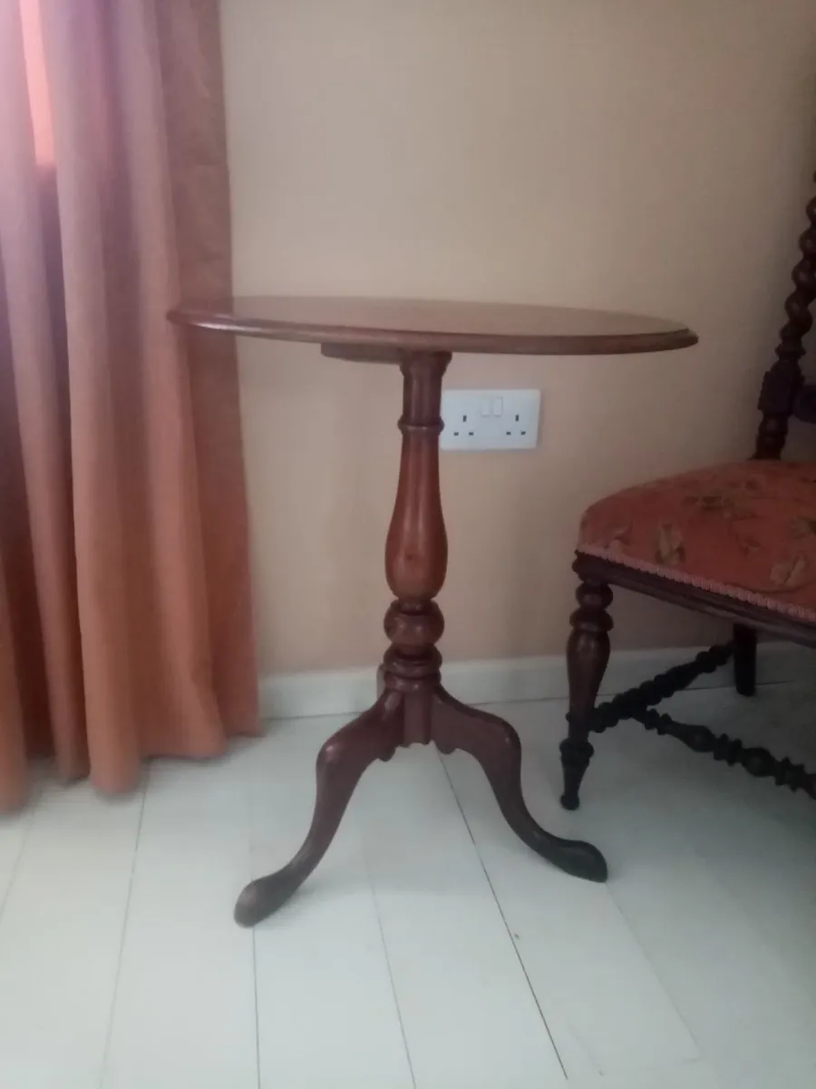 ANTIQUE MAHOGANY TRIPOD SIDE WINE TABLE - Image 1