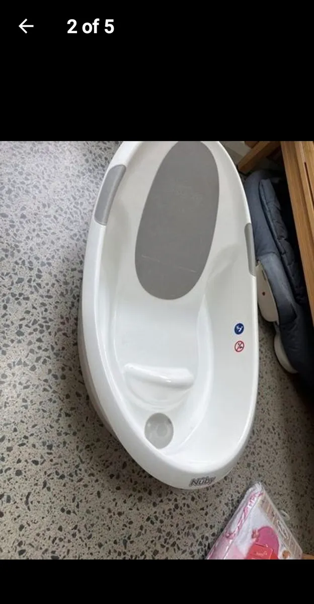 SnuzPod Bedside Crib with Snuz mattress + baby bat - Image 2