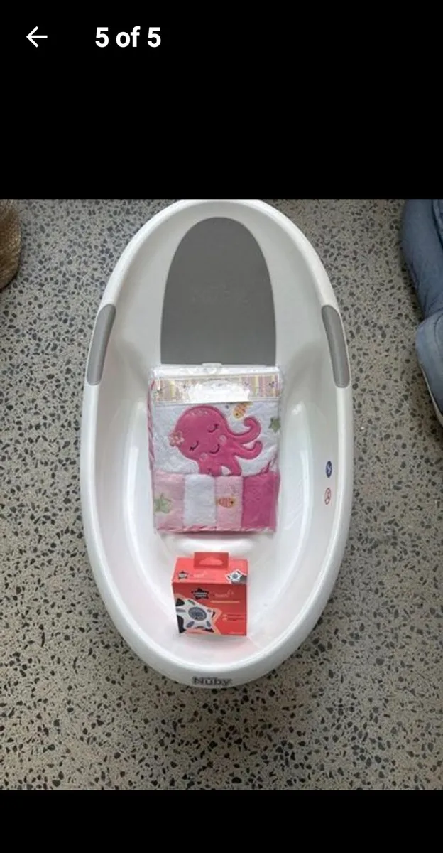 SnuzPod Bedside Crib with Snuz mattress + baby bat - Image 3