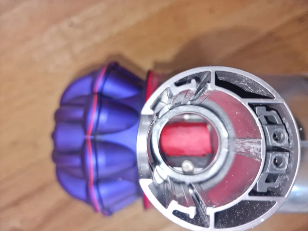 Dyson V8 last model - Image 4