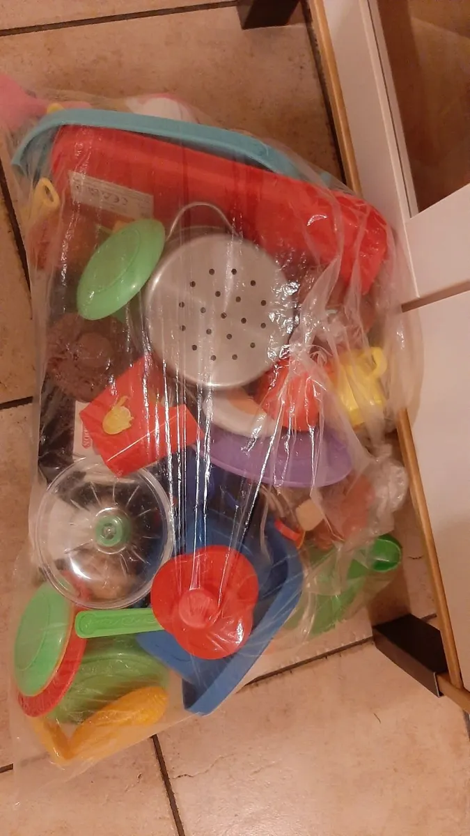 Toy kitchen - Image 2