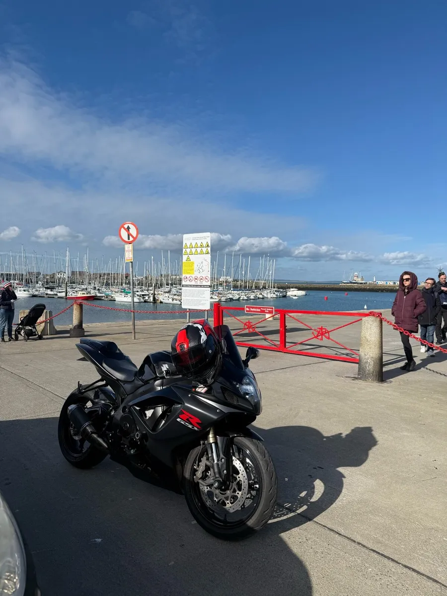 Suzuki Gsxr 600 k7 MINT - Image 1